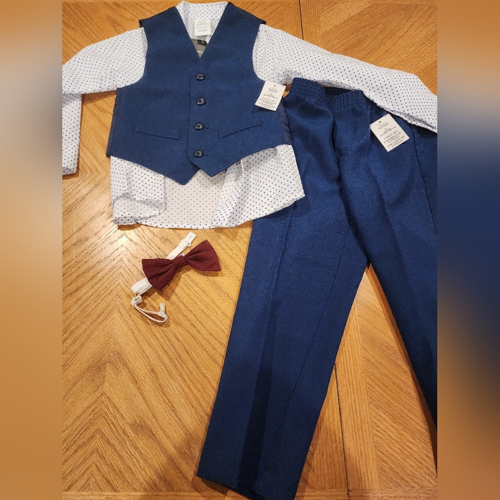 NEW, Van Heusen boys 4 piece suit, Size 5